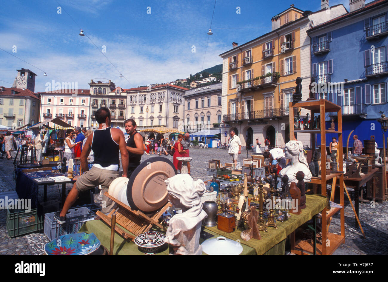 Flohmarkt auf der Piazza Grande, Locarno, Tessin, Schweiz, Europa Stockfoto