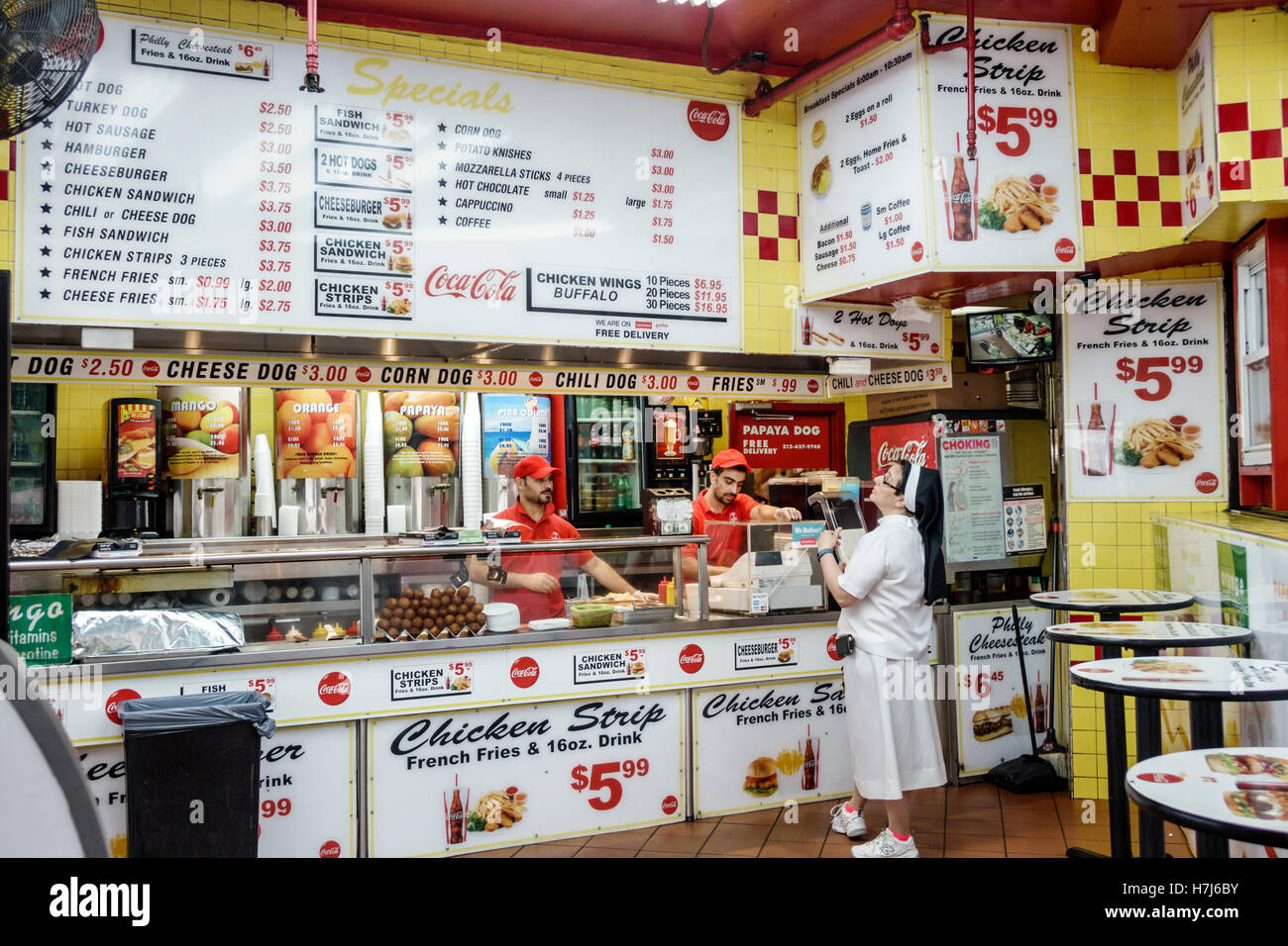 New York City, NY NYC Lower Manhattan, Greenwich Village, West Village, Papaya Dog, Restaurant Restaurants Essen Essen Essen Cafe Cafes, Fast Food, billig, Hot Dog Stockfoto