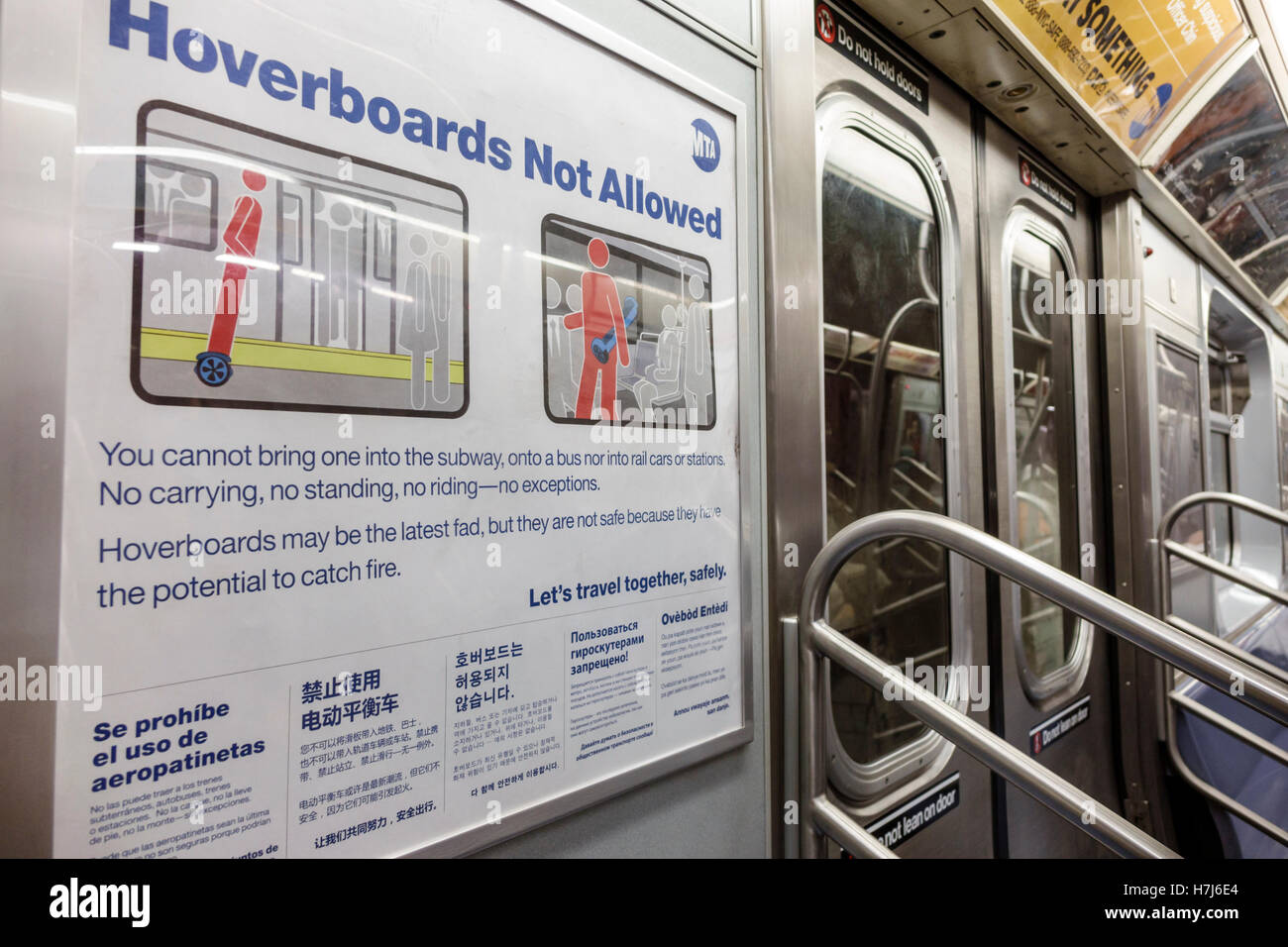 New York City, NY NYC Lower Manhattan, Finanzviertel, U-Bahn, MTA, Zug, Sicherheit, Schild, keine Hoverboards, Feuergefahr, Verbot, Spanisch, Chinesisch, Sprache, mult Stockfoto