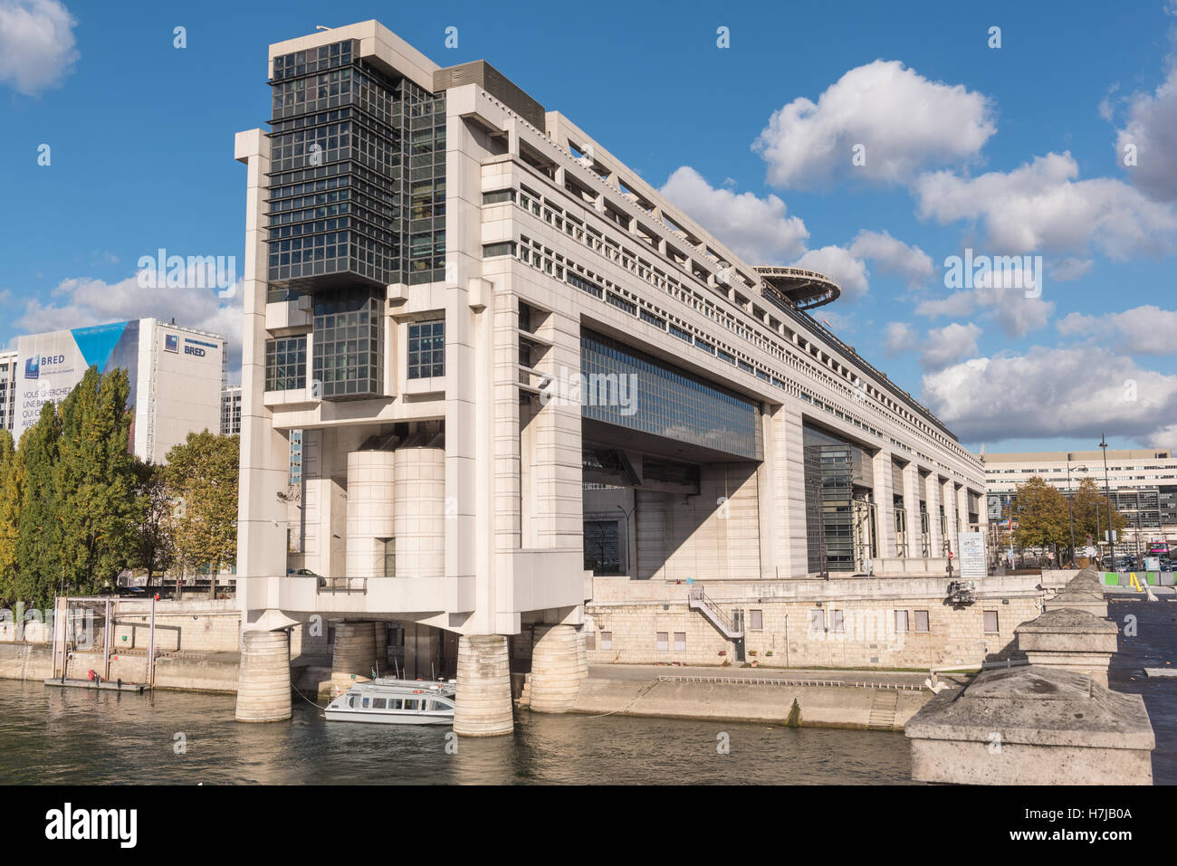 PARIS, Frankreich - 05 NOVEMBER 2016-Sitz des französischen Finanzministeriums und Wirtschaft in Bercy Viertel Verlängerung ove Stockfoto