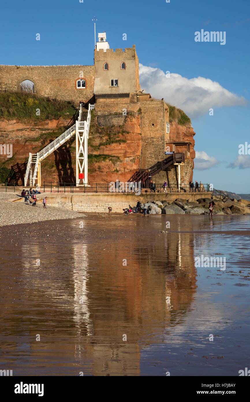 Jacobs Ladder und dem westlichen Strand in Sidmouth, Devon. Die Leiter ist eine Reihe von hölzernen Stufen hinauf auf Connaught Gärten Stockfoto