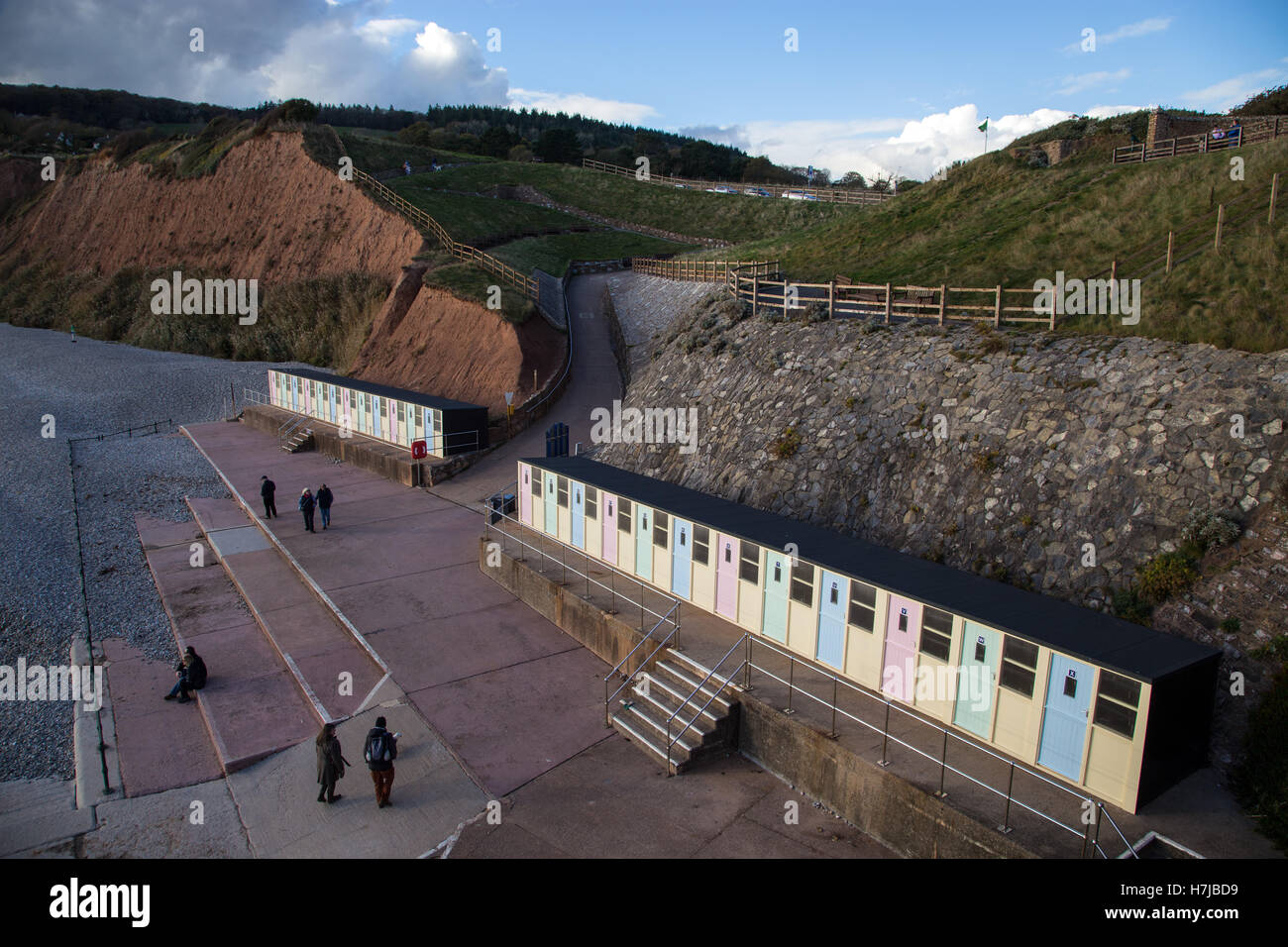 Moderne Strandhütten auf der West Beach in Sidmouth, Devon. Stockfoto