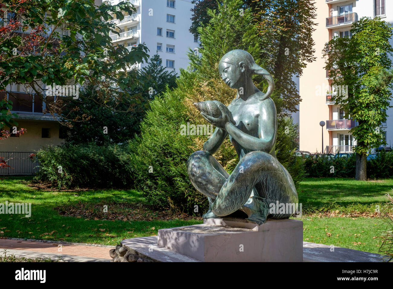 Meerjungfrau mit Muschel, Bronze-Skulptur des französischen Bildhauers Jean Henninger, Straßburg, Elsass, Frankreich 1963 Stockfoto