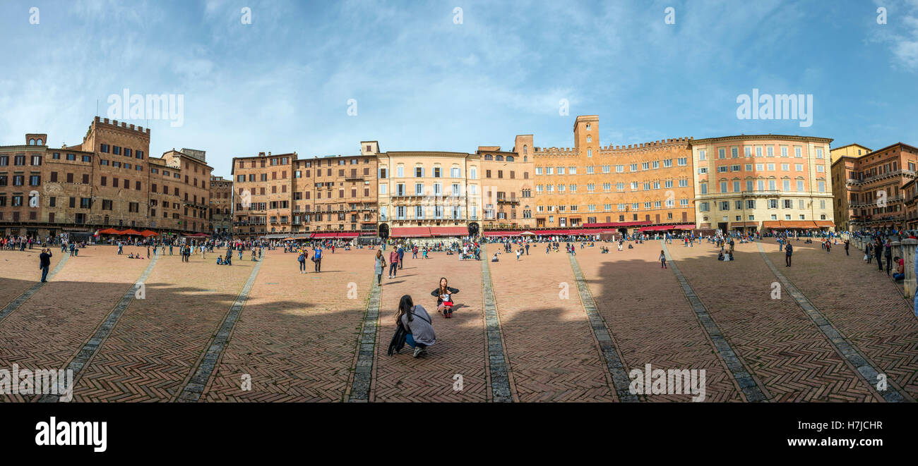 Die Piazza del Campo in Siena, Toskana, Italien Stockfoto