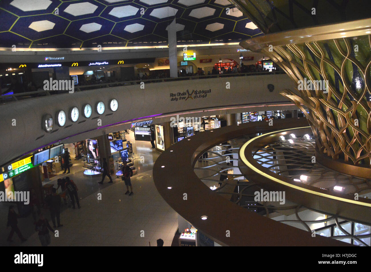 In Abflughalle Flughafen Abu Dhabi Vereinigte Arabische Emirate. Stockfoto