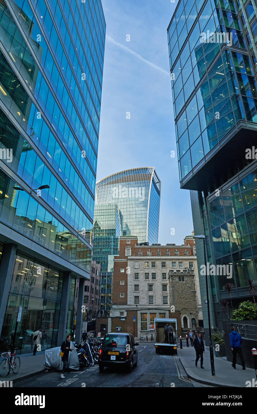 Alt- und Neubau bilden die Skyline im Herzen des Finanzzentrums von der City of London. Stockfoto