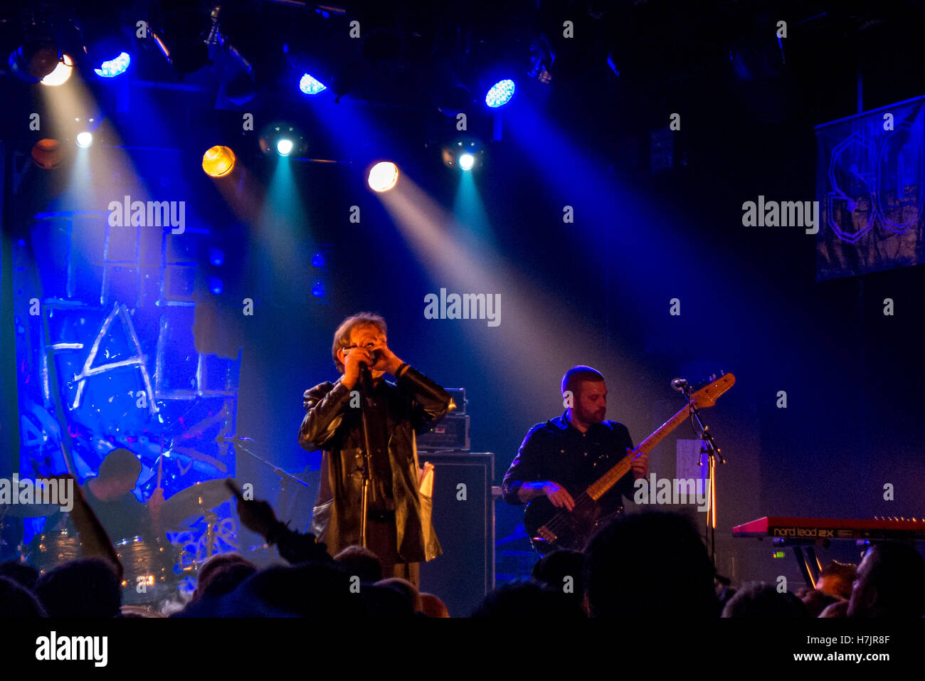 Rock-Gruppe im Herbst durchführen im Club SO36 in Berlin Stockfoto