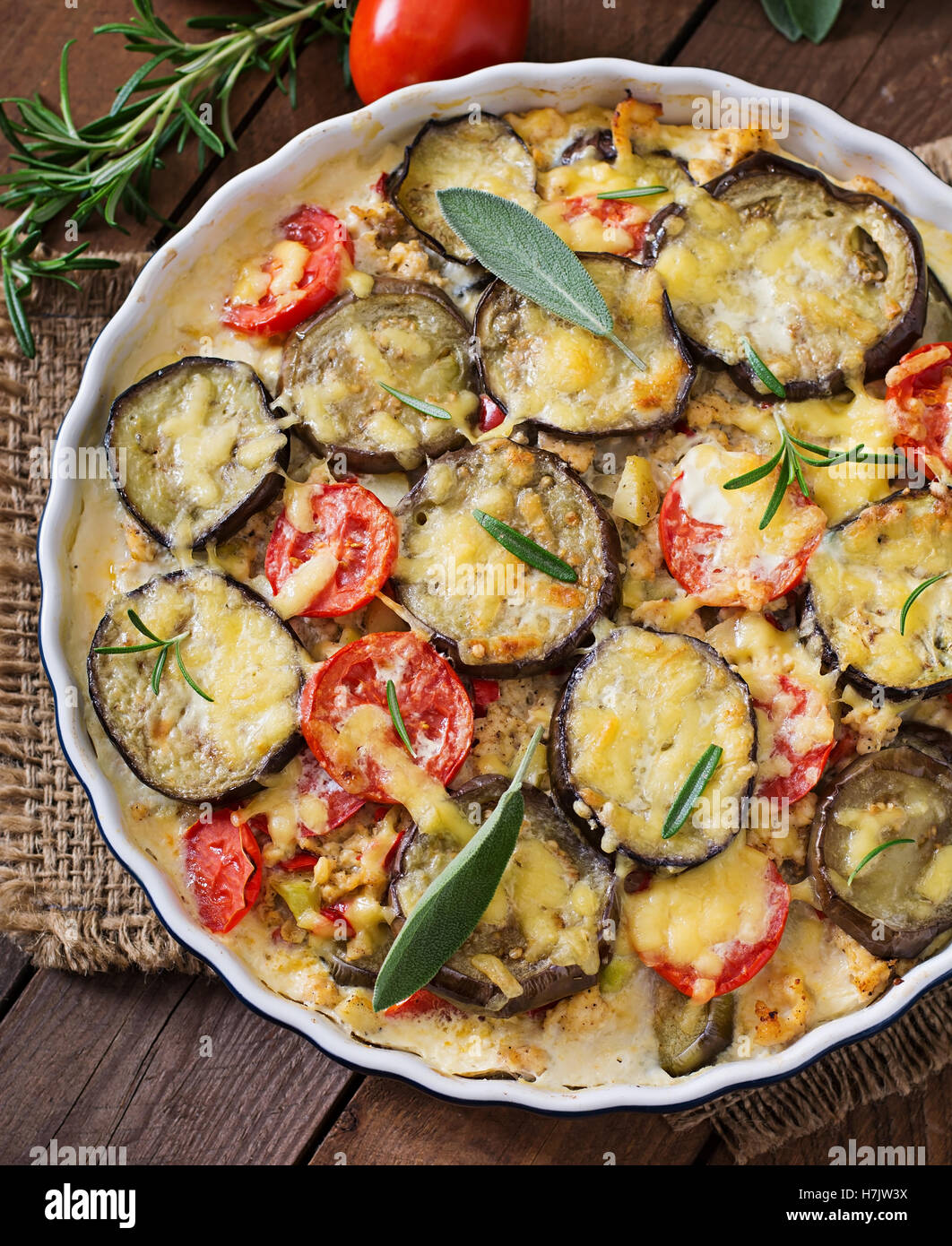 Moussaka (Auberginen Auflauf) - ein traditionelles griechisches Gericht ...