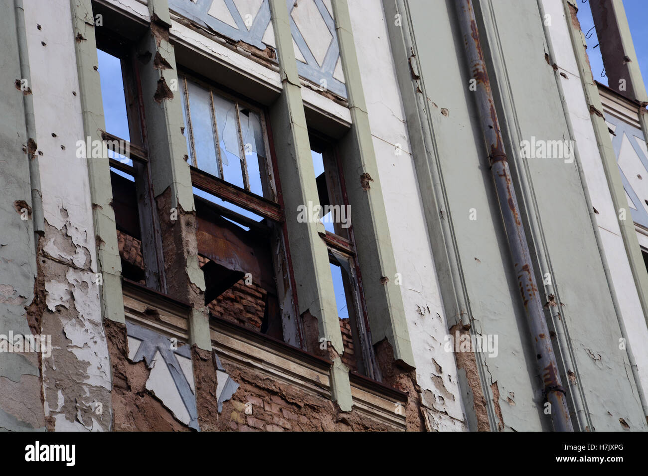 Ein Wohnhaus in der Altstadt Sarajevos bleibt Schaden von 1992-96 serbische Belagerung der Stadt. Stockfoto