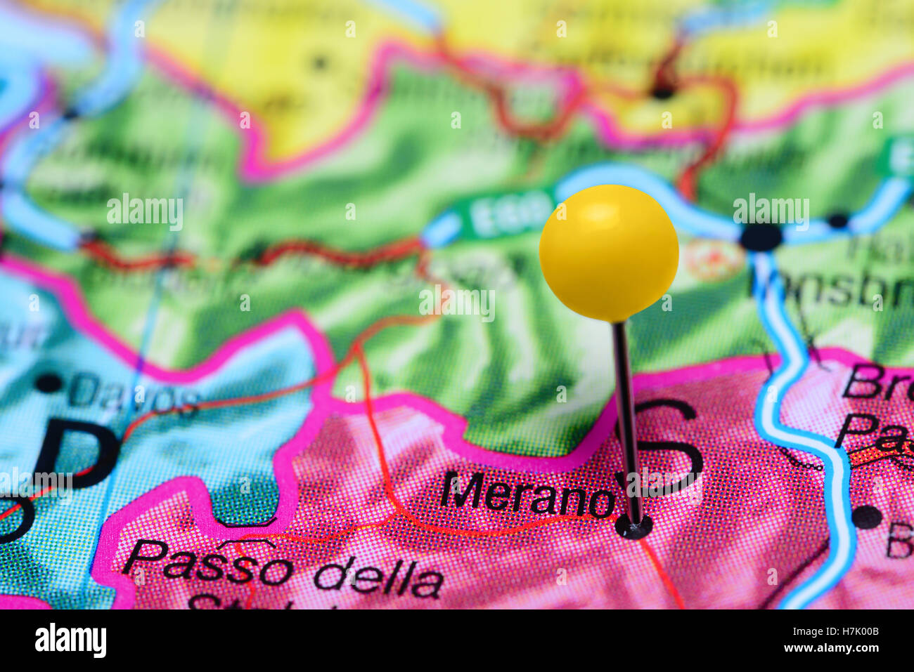 Meran, fixiert auf einer Karte von Italien Stockfoto
