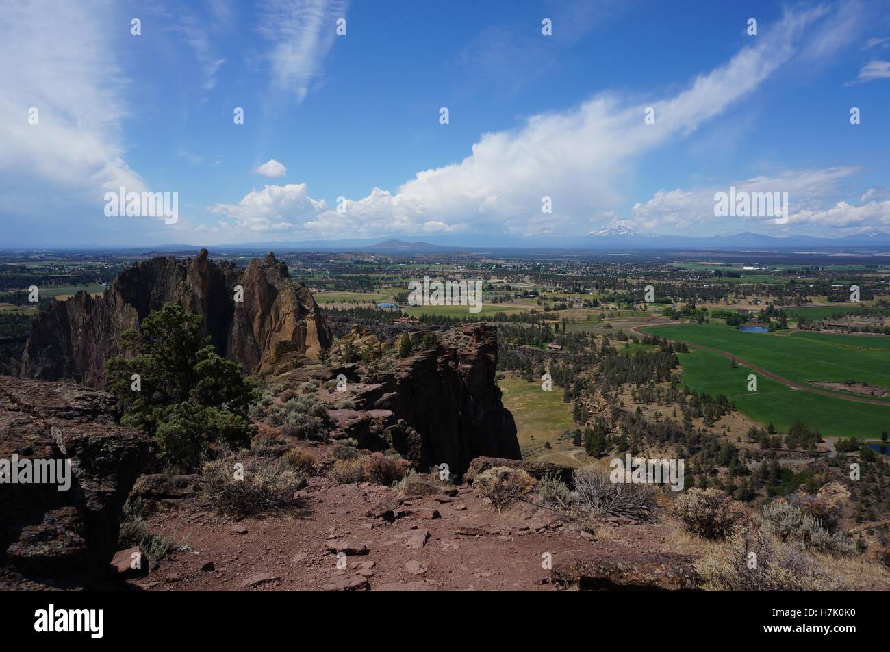 Blick vom Gipfel des Smith Rock Stockfoto