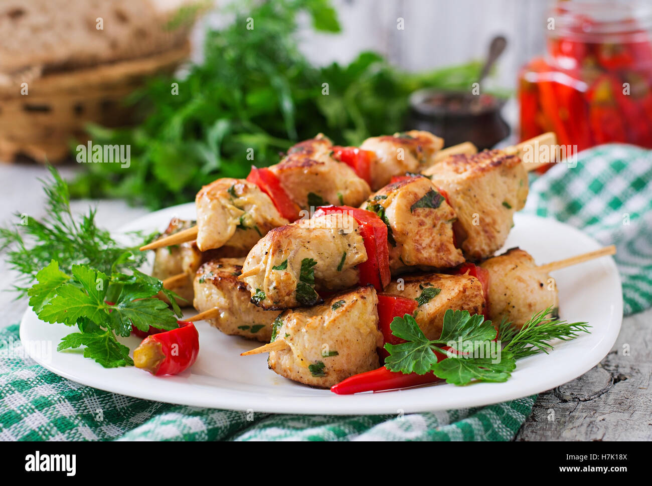 Huhn Schaschlik mit Paprika Stockfotografie - Alamy