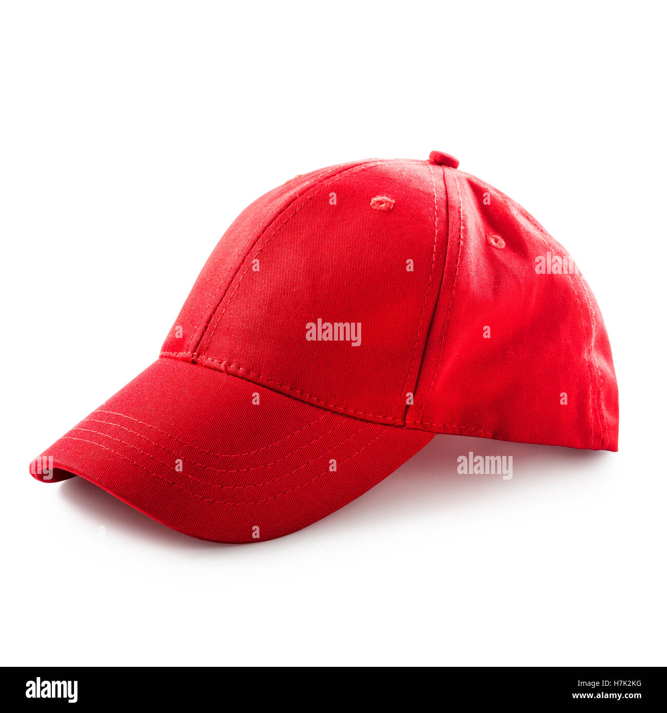 Rote Baseballmütze isoliert auf weißem Hintergrund. Sport-Hut. Einzelnes Objekt mit Beschneidungspfad Stockfoto