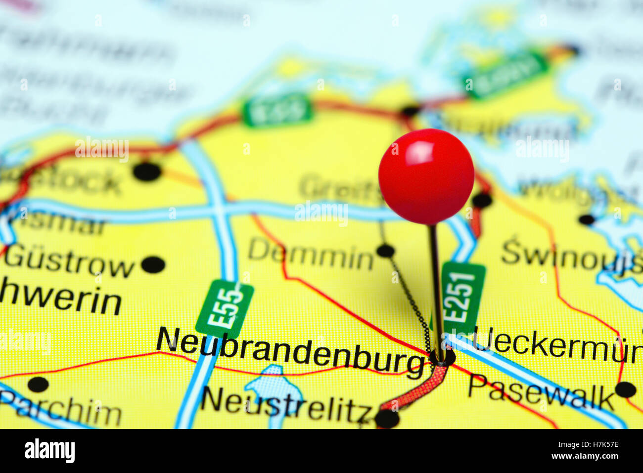 Neubrandenburg, fixiert auf einer Karte von Deutschland Stockfoto