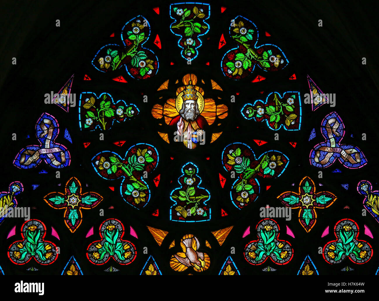 Runde Glasfenster mit Gott, in der Kathedrale von Mechelen, Belgien. Stockfoto