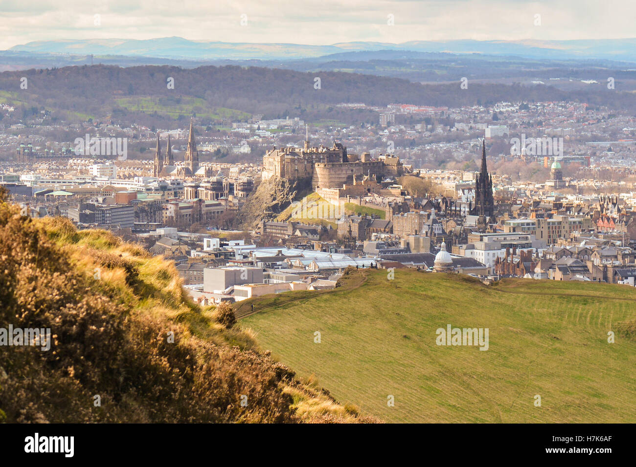 Edinburgh Castle und Edinburgh Stadt gesehen von Arthurs Seat, Edinburgh, Scotland, UK Stockfoto