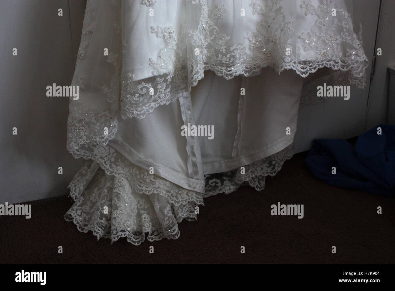 Der Spitzen Saum eine Hochzeit im Vintage Stil Kleid Stockfoto
