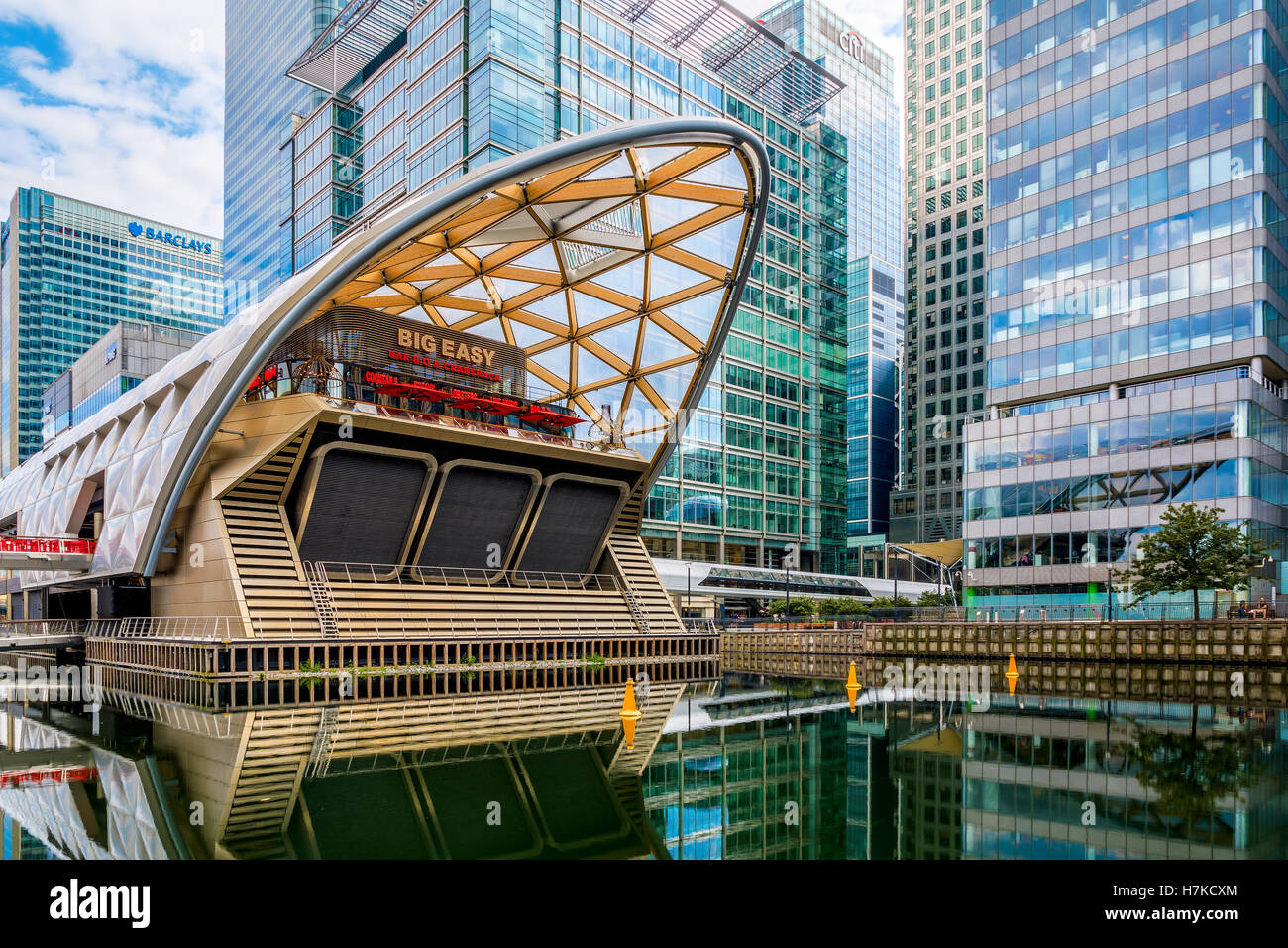 London, UK - 29. August 2016 - Cross-Bahn Platz in Canary Wharf, finanziellen Bezirk von London Stockfoto