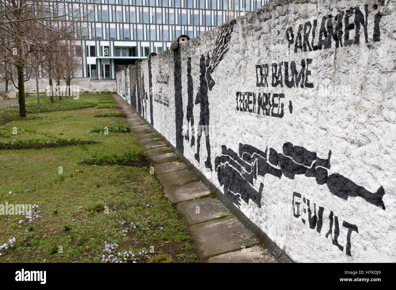 Parlament der Bäume, Mahnmal für die Opfer von Gewalt und Krieg, Berlin Stockfoto