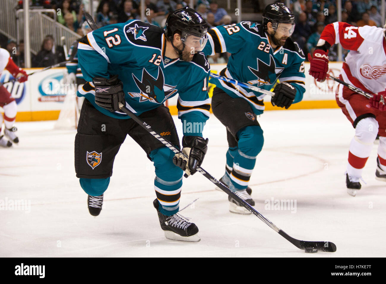 Mai 2010; San Jose, CA, USA; während der ersten Phase des Spiels zwei des Halbfinals der Western Conference der Stanley Cup Playoffs 2010 im HP Pavilion. Stockfoto