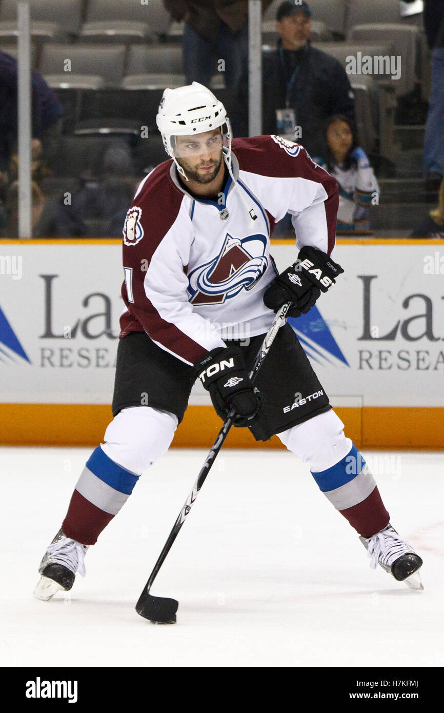 März 2011; San Jose, CA, USA; der Colorado Avalanche Center Philippe Dupuis (11) wärmt sich vor dem Spiel gegen die San Jose Sharks im HP Pavilion auf. Stockfoto
