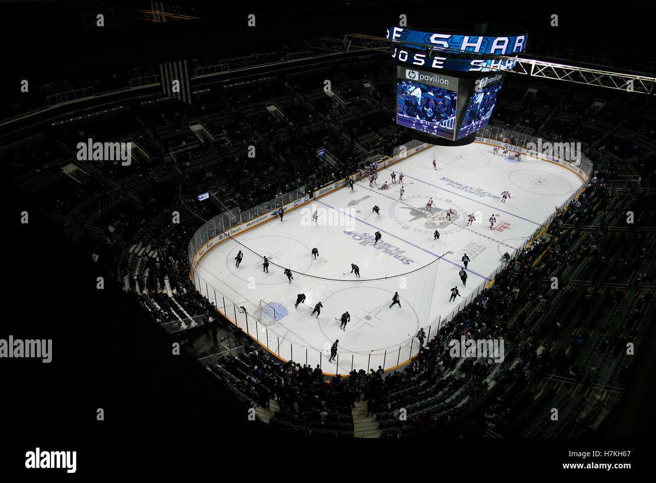 Mai 8, 2011; San Jose, Ca, USA; die San Jose Sharks und die Detroit Red Wings Aufwärmen vor dem Spiel fünf der Western Conference Halbfinale der 2011 Stanley Cup Endspiele an HP Pavilion. Stockfoto