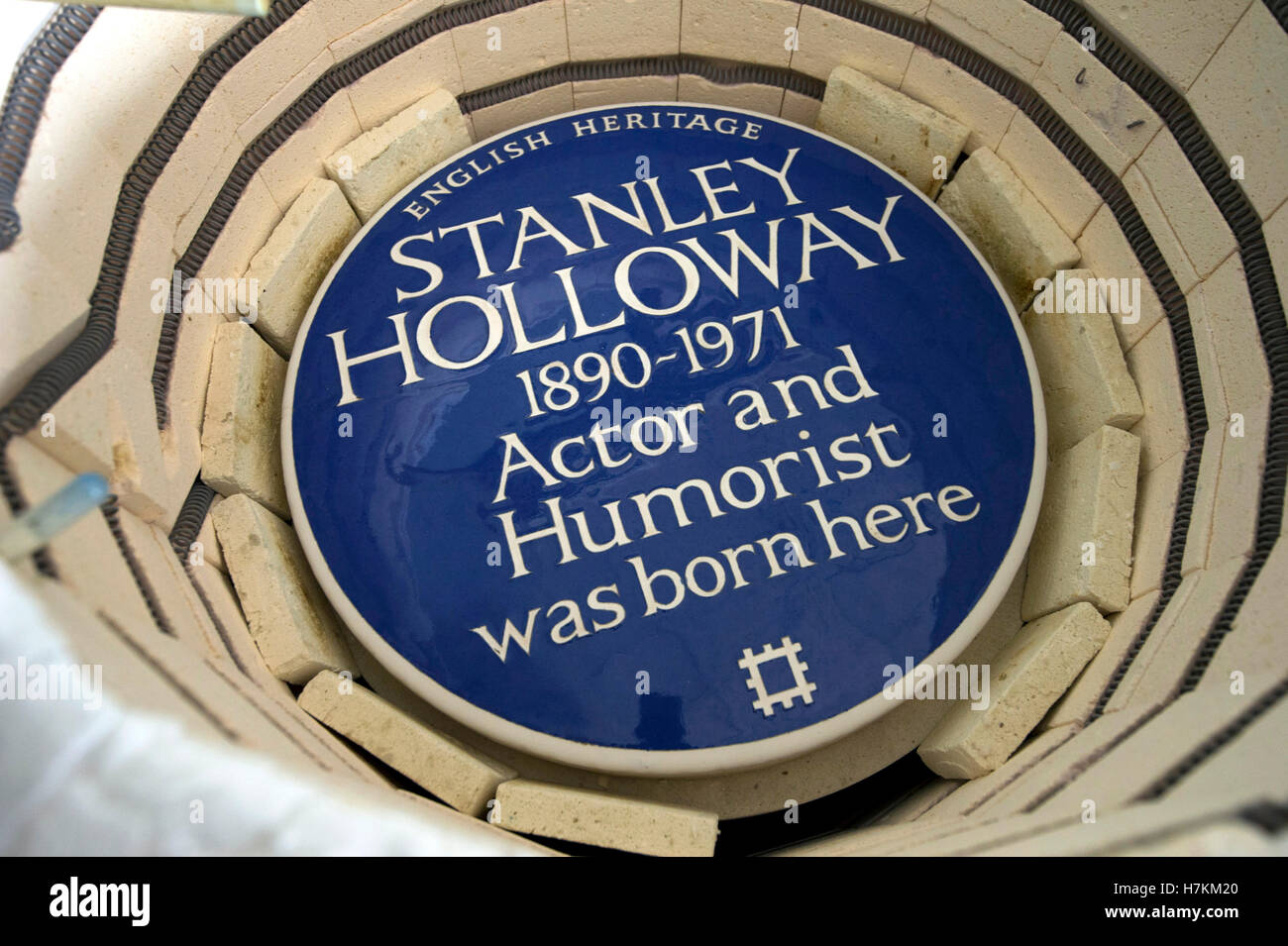Keramik Erinnerungstafeln, wo Frank & Sue Ashworth & Sohn Justin, der blaue Plaketten, auf Häusern gesehen werden. Eine im Vereinigten Königreich Stockfoto