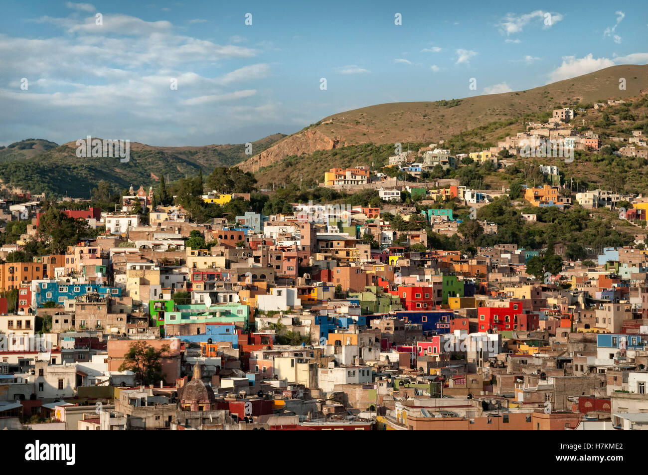 Bunte Häuser und Wohnanlagen in Guanajuato, Mexiko. Stockfoto