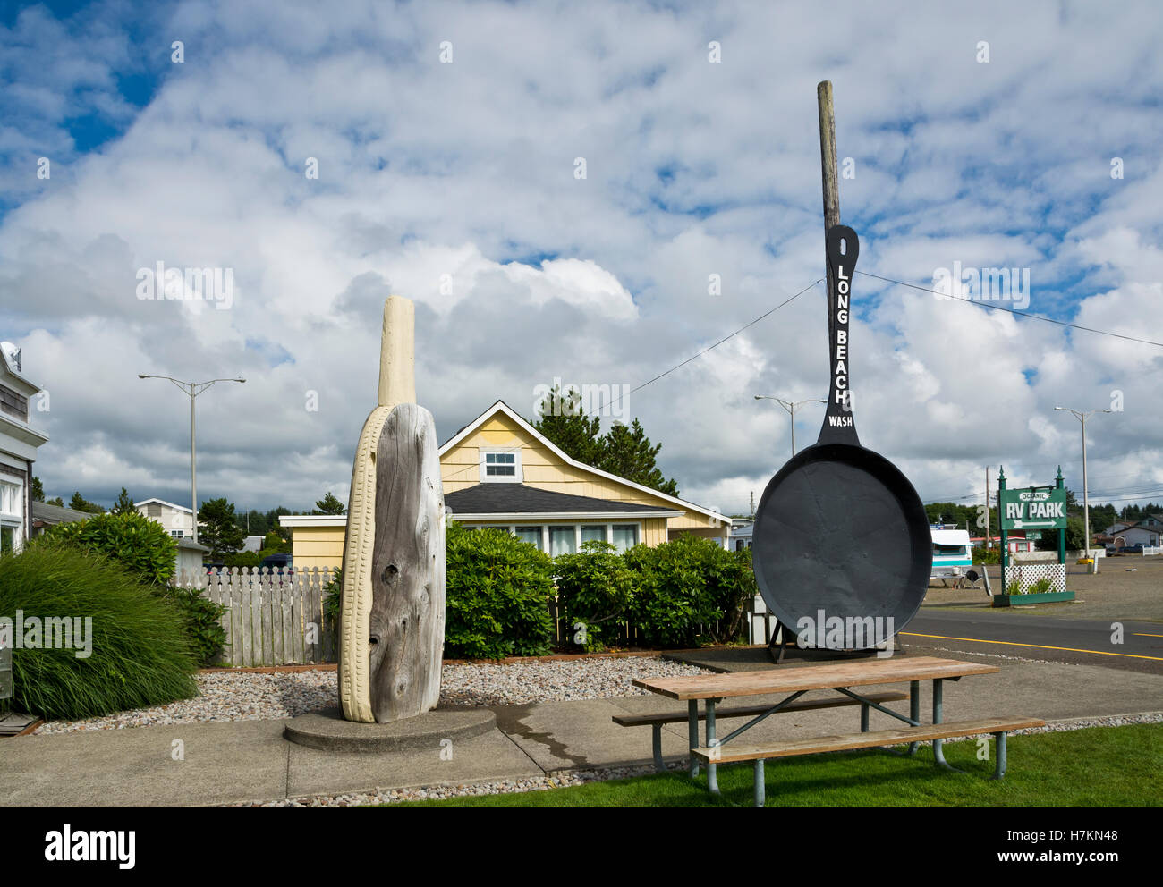 Weltweit größte braten Pfanne und Riese Razor Clam auf dem Display in Long Beach, Washington, USA Stockfoto