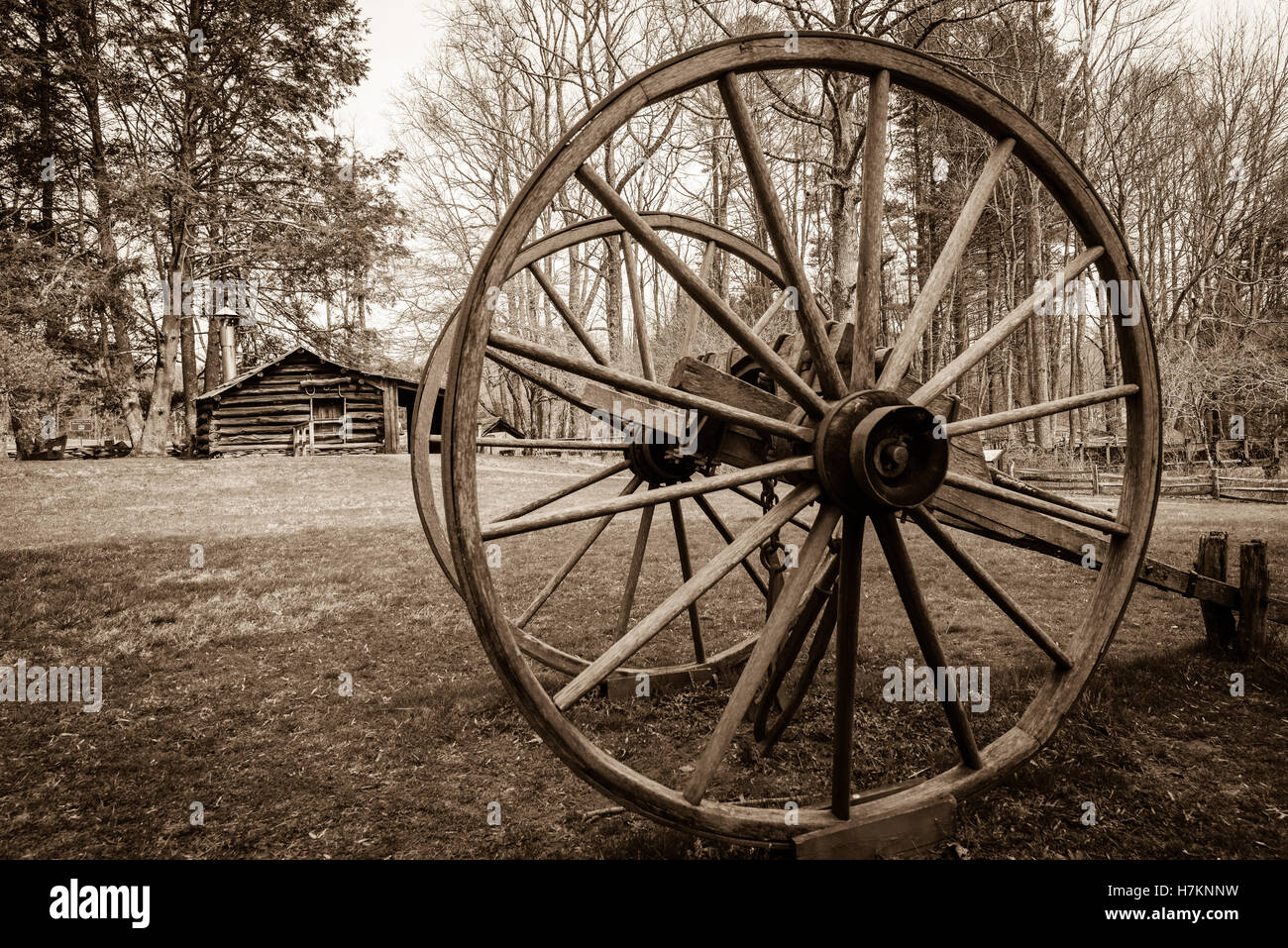 Ein Bild von Leben in den Bergen am Mabry Mill befindet sich in Wiesen von Dan Virginia. Stockfoto
