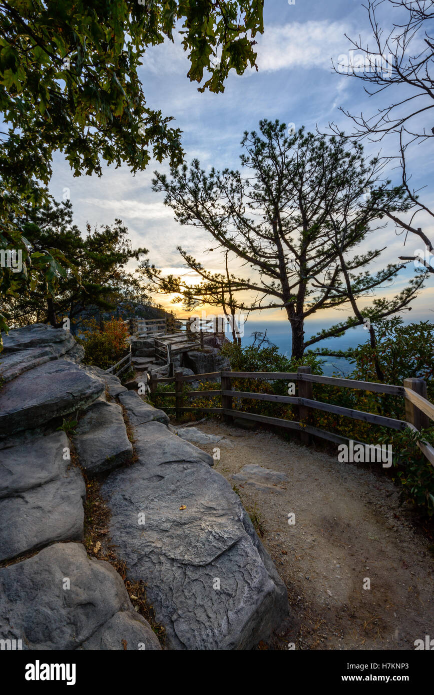 Ein erstaunliches Bild eingefangen an einem frühen Herbstmorgen im Pilot Mountain State Park in North Carolina. Stockfoto