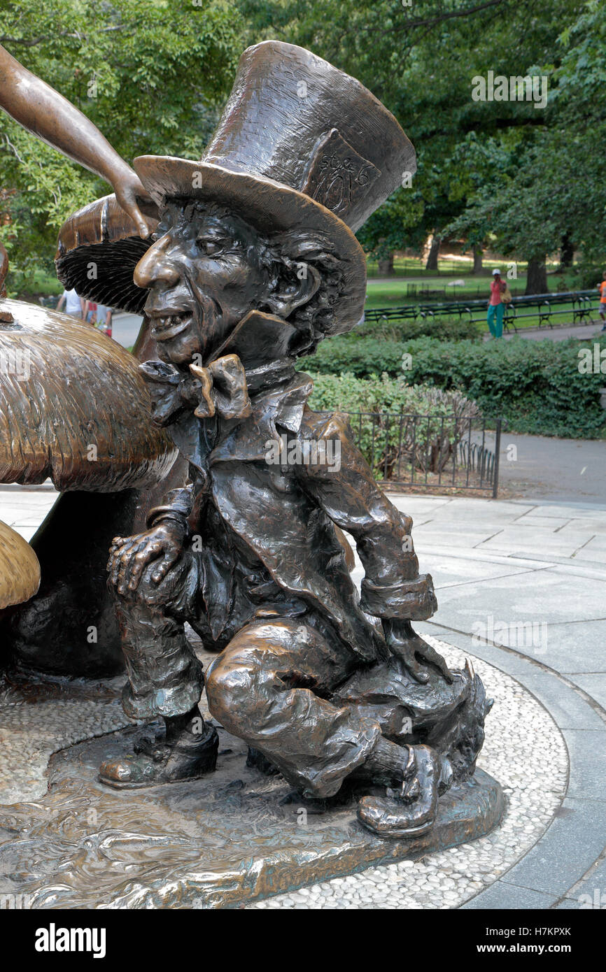 Nahaufnahme von der Mad Hatter auf Alice im Wunderland-Skulptur im Central Park, Manhattan, New York, Vereinigte Staaten von Amerika. Stockfoto