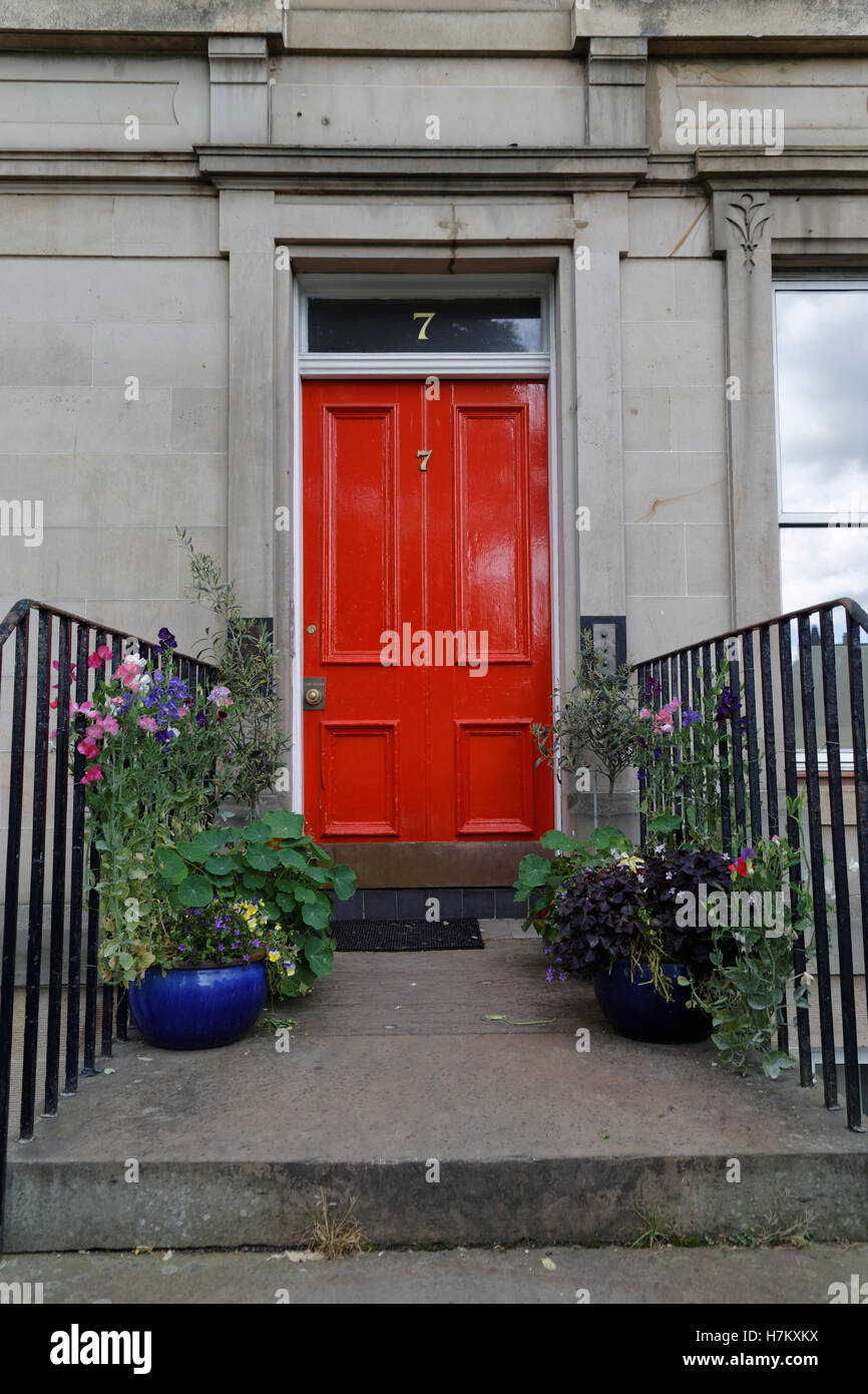 Edinburgh-Georgian Haus feine Fassaden Blick auf die Straße 7 sieben rote Tür Stockfoto