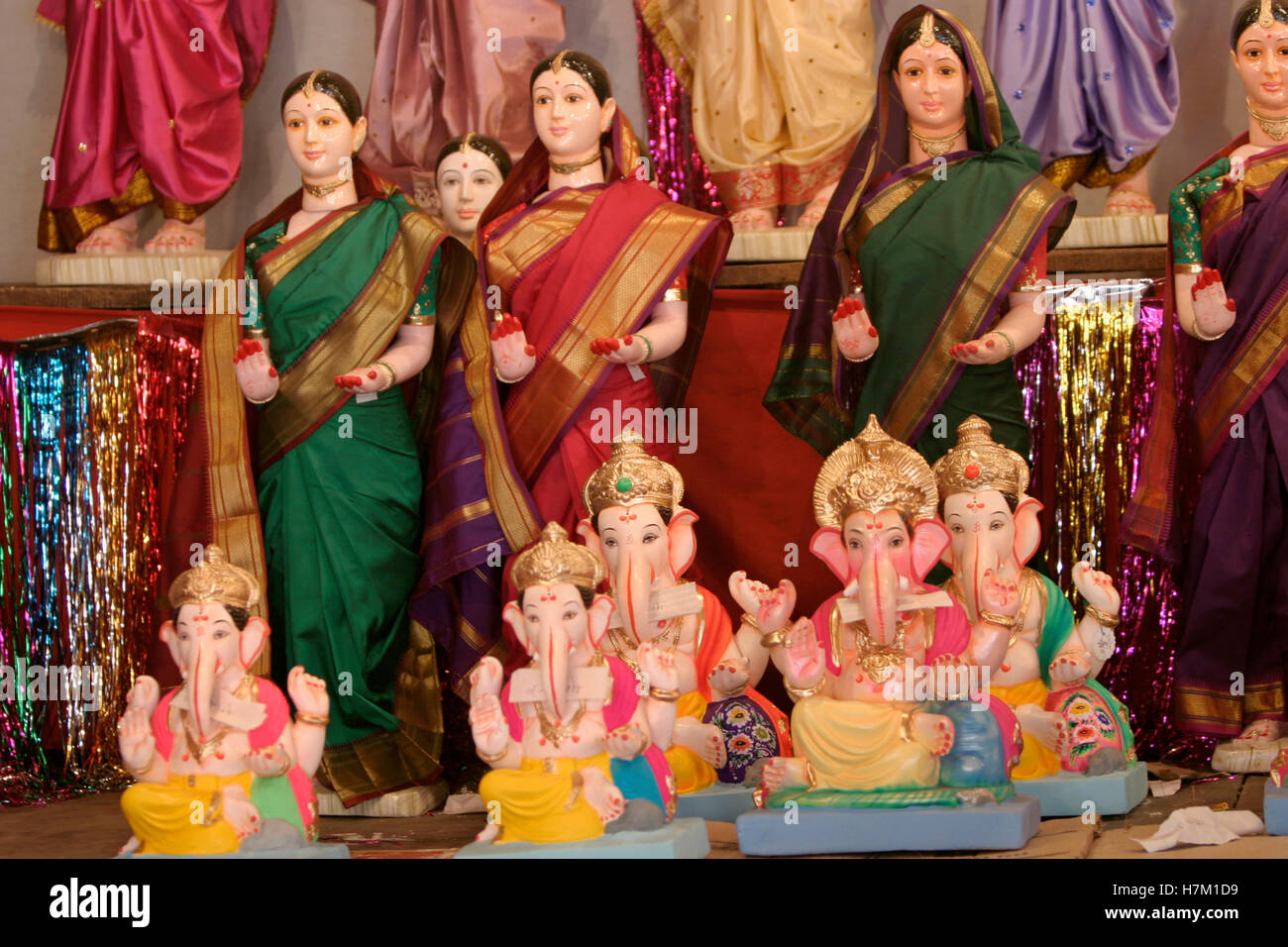 Statuen von Lord Ganesh und Göttin Gauri. Stockfoto