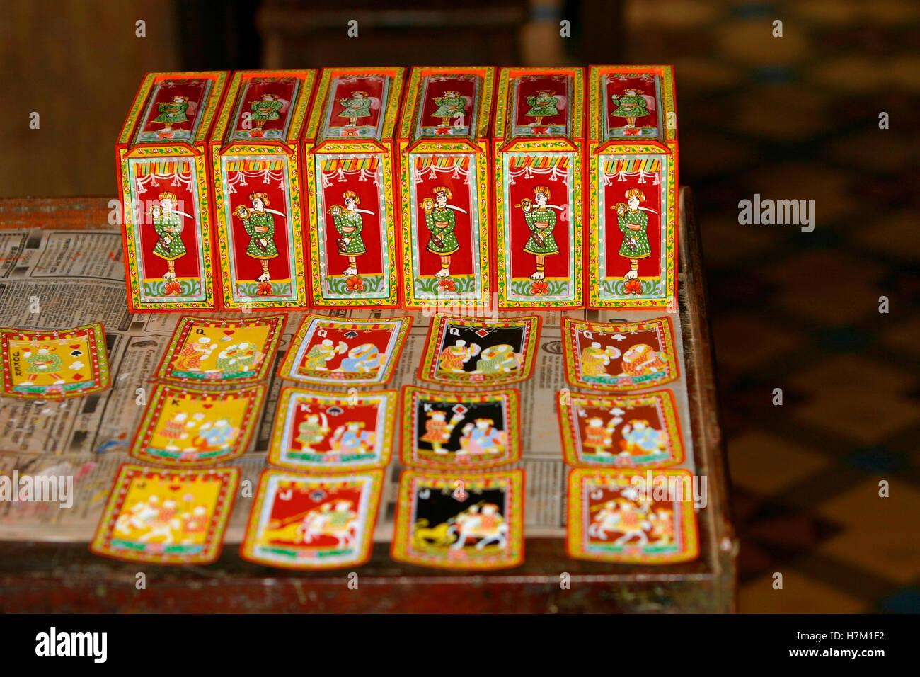 Handgefertigte Karten zu spielen. Diese sind einzigartig und handgefertigt und sind mit einem hohen Preis exportiert. Stockfoto
