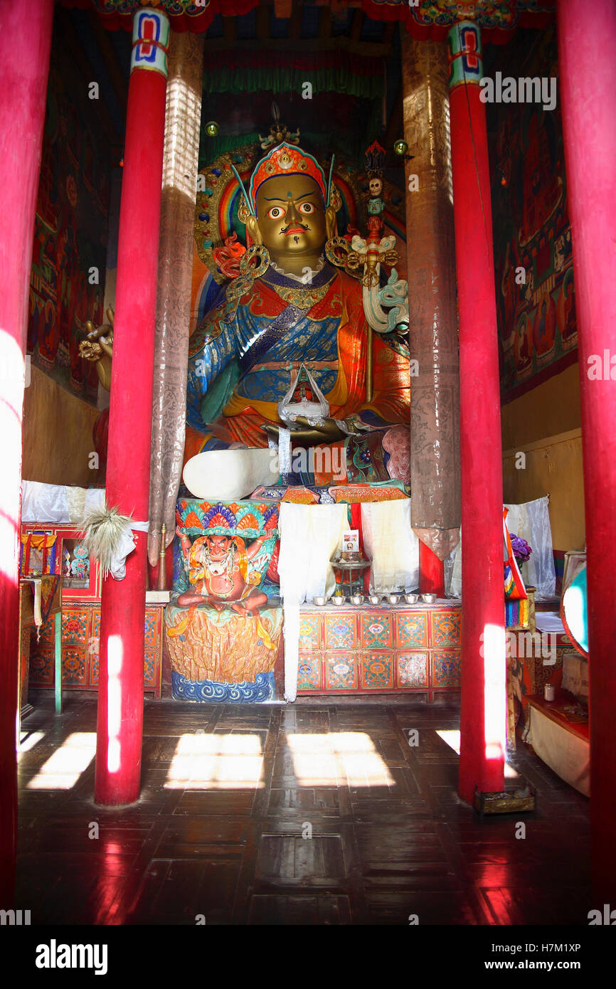 Statue von Lord Buddha genannt Padmasambhava im Hemis Kloster in Ladakh, Jammu und Kaschmir, Indien Stockfoto