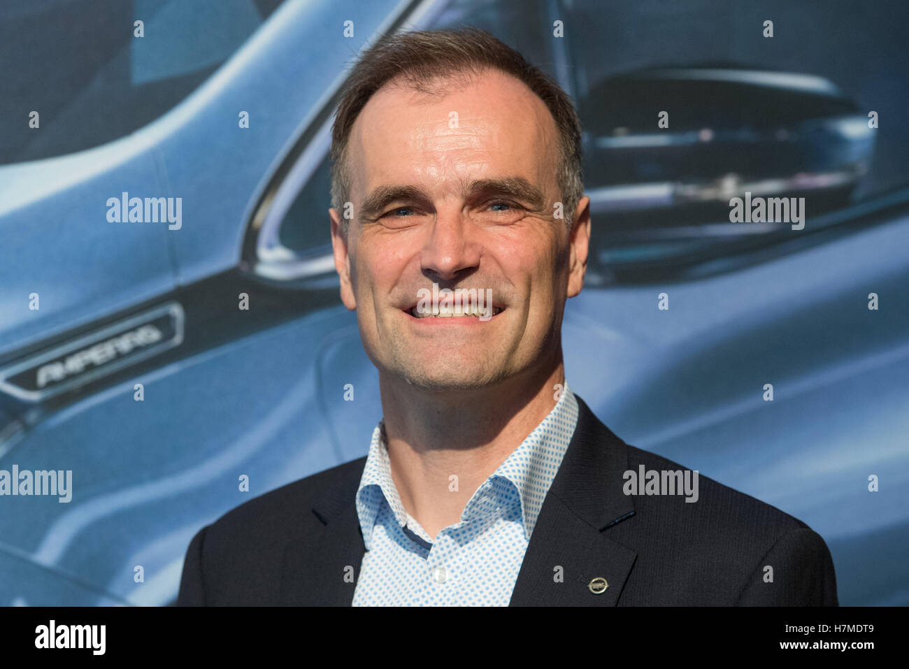 Frankfurt am Main, Deutschland. 7. November 2016. Ralf Hannappel, Direktor der Elektrifizierung und technisches Projektmanagement des neuen Opel Ampera-E, präsentiert das neue Elektroauto von Opel auf einem Presse-Event in Frankfurt am Main, 7. November 2016. Foto: BORRIS ROESSLER/Dpa/Alamy Live News Stockfoto