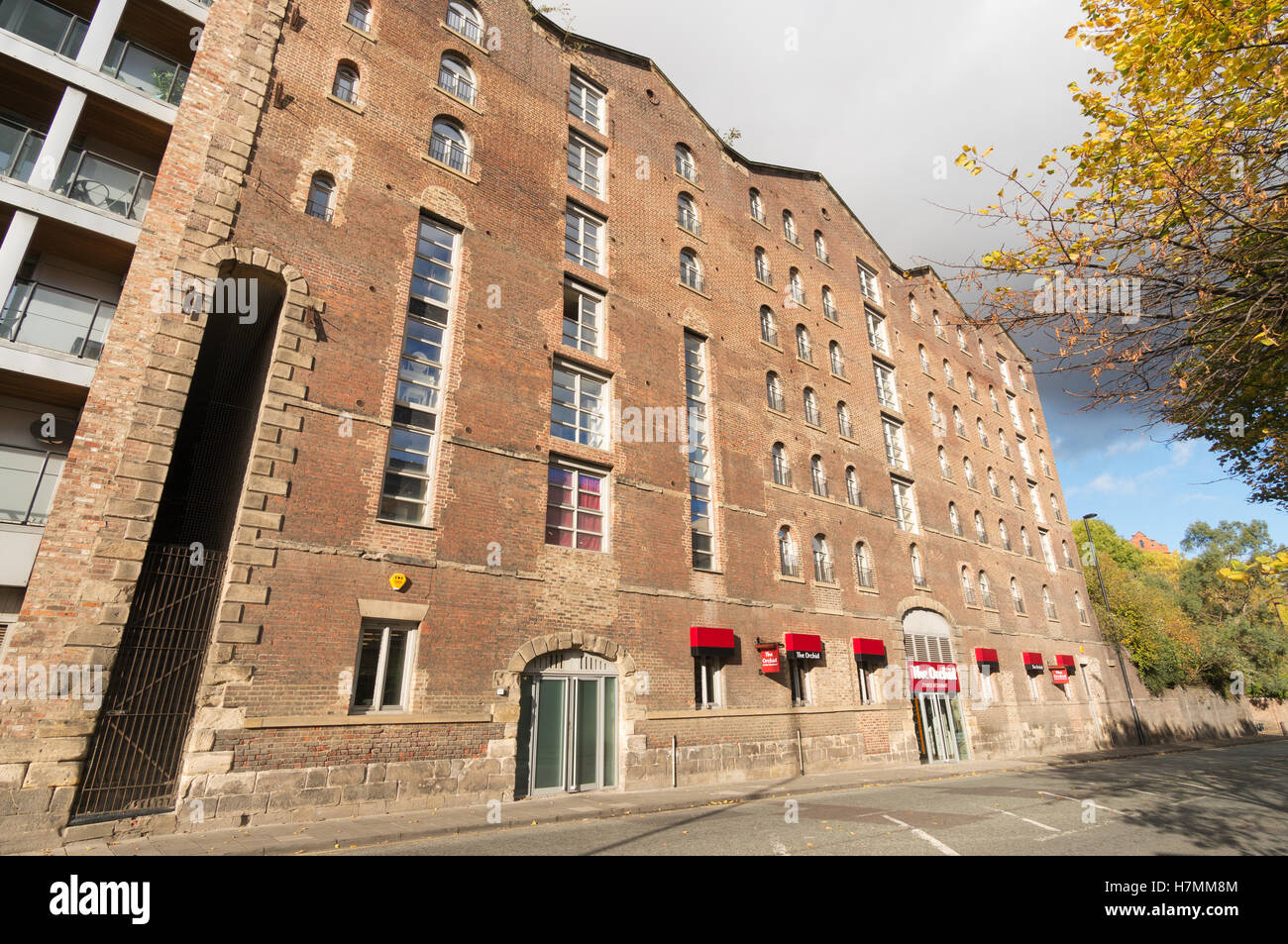 Alten Zolllager umgewandelt in Wohnungen und ein Restaurant, Kai, Newcastle Upon Tyne, England, UK Stockfoto