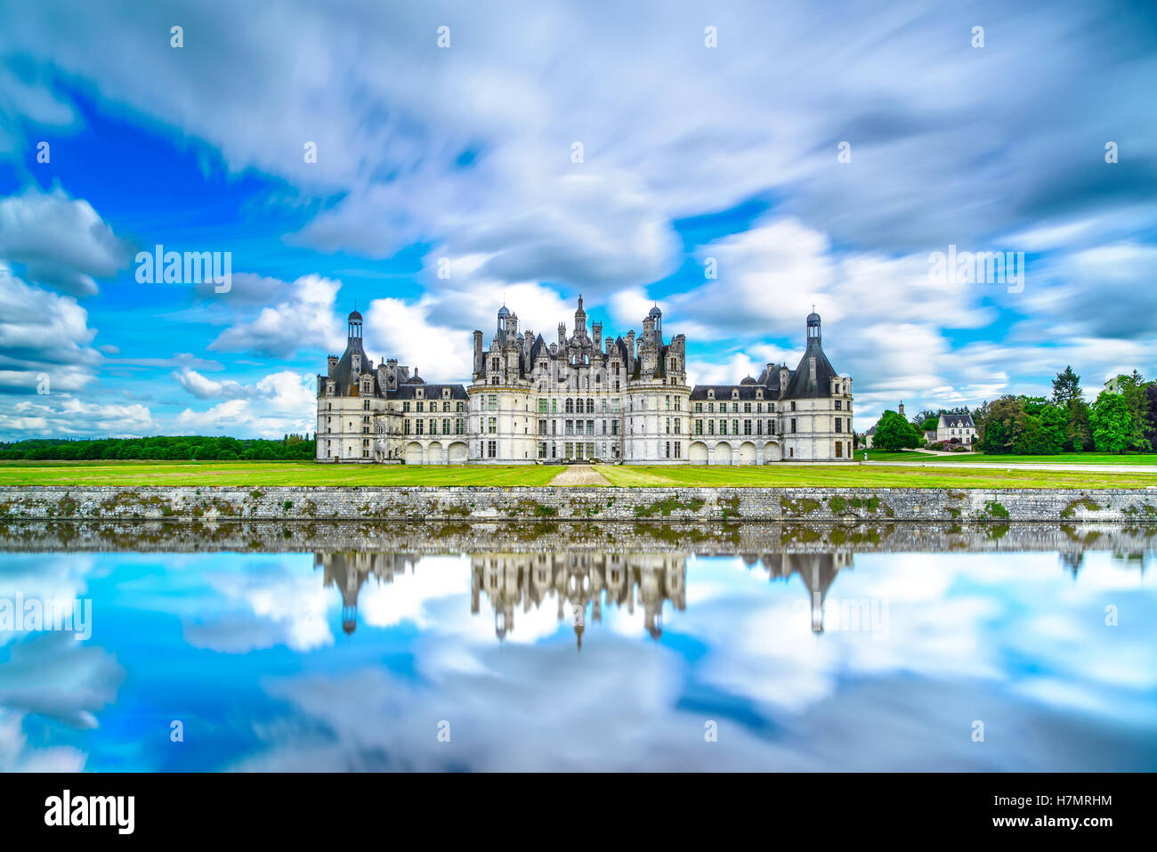 Chateau de Chambord, mittelalterliche französische Königsschloss und Reflexion. Loire-Tal, Frankreich, Europa. UNESCO-Weltkulturerbe. Stockfoto