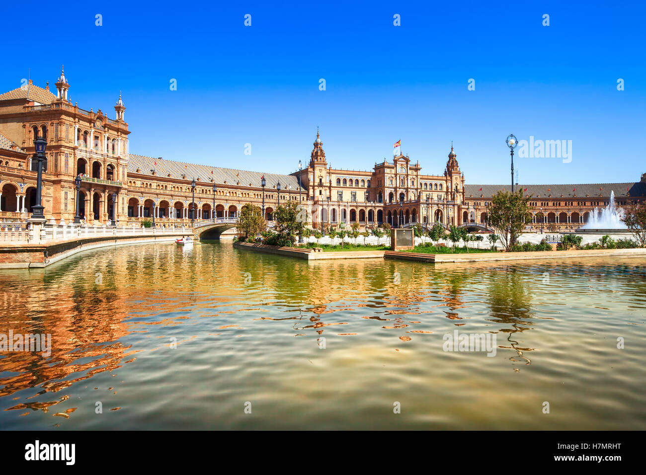 Plaza de Espana (Spanien Platz) Sevilla, Andalusien, Spanien, Europa. Traditionelle Brücke Detail. Stockfoto