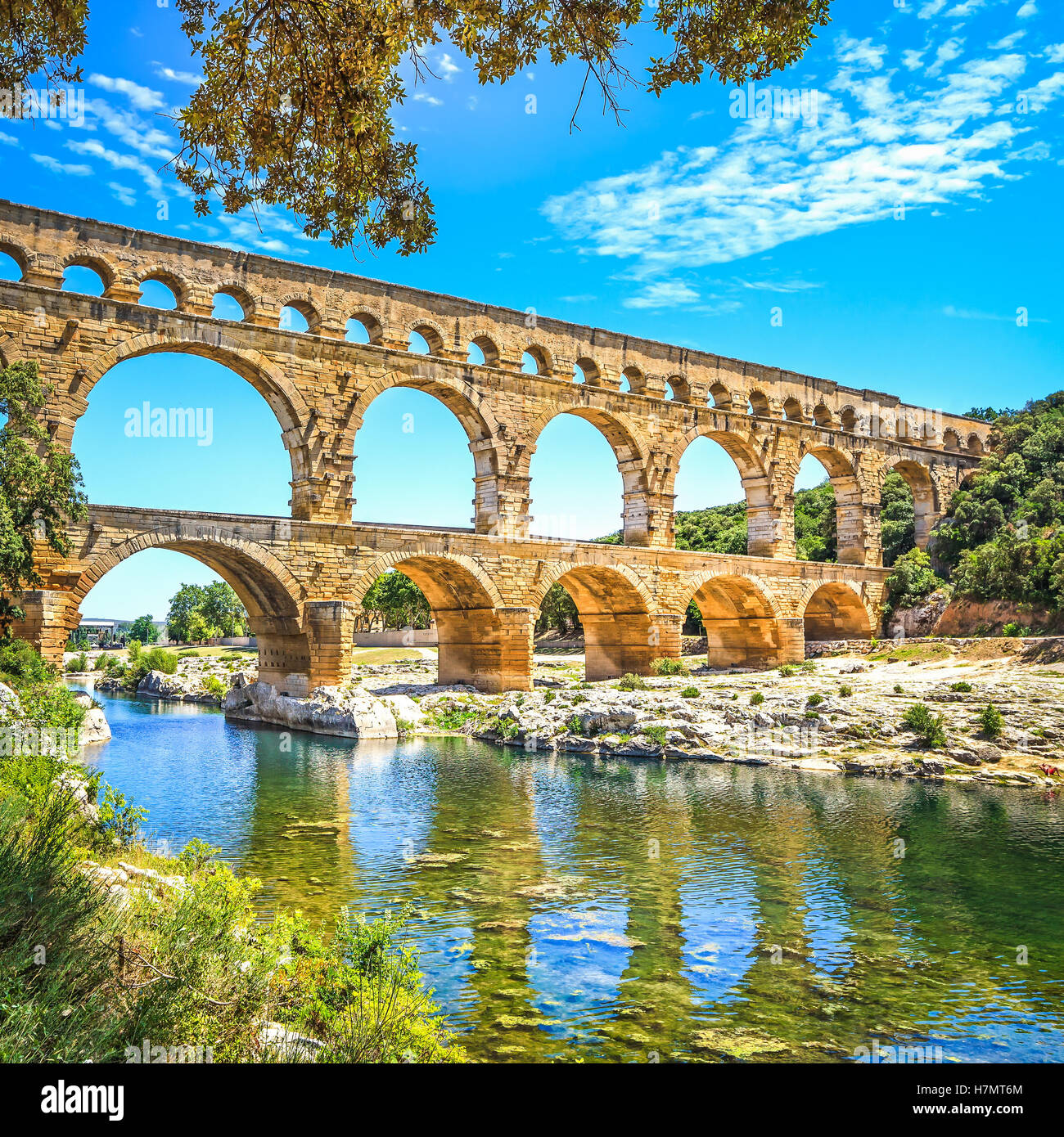 Römischer Aquädukt Pont du Gard, UNESCO-Weltkulturerbe. Das Hotel liegt in der Nähe von Nimes, Languedoc, Frankreich, Europa. Stockfoto