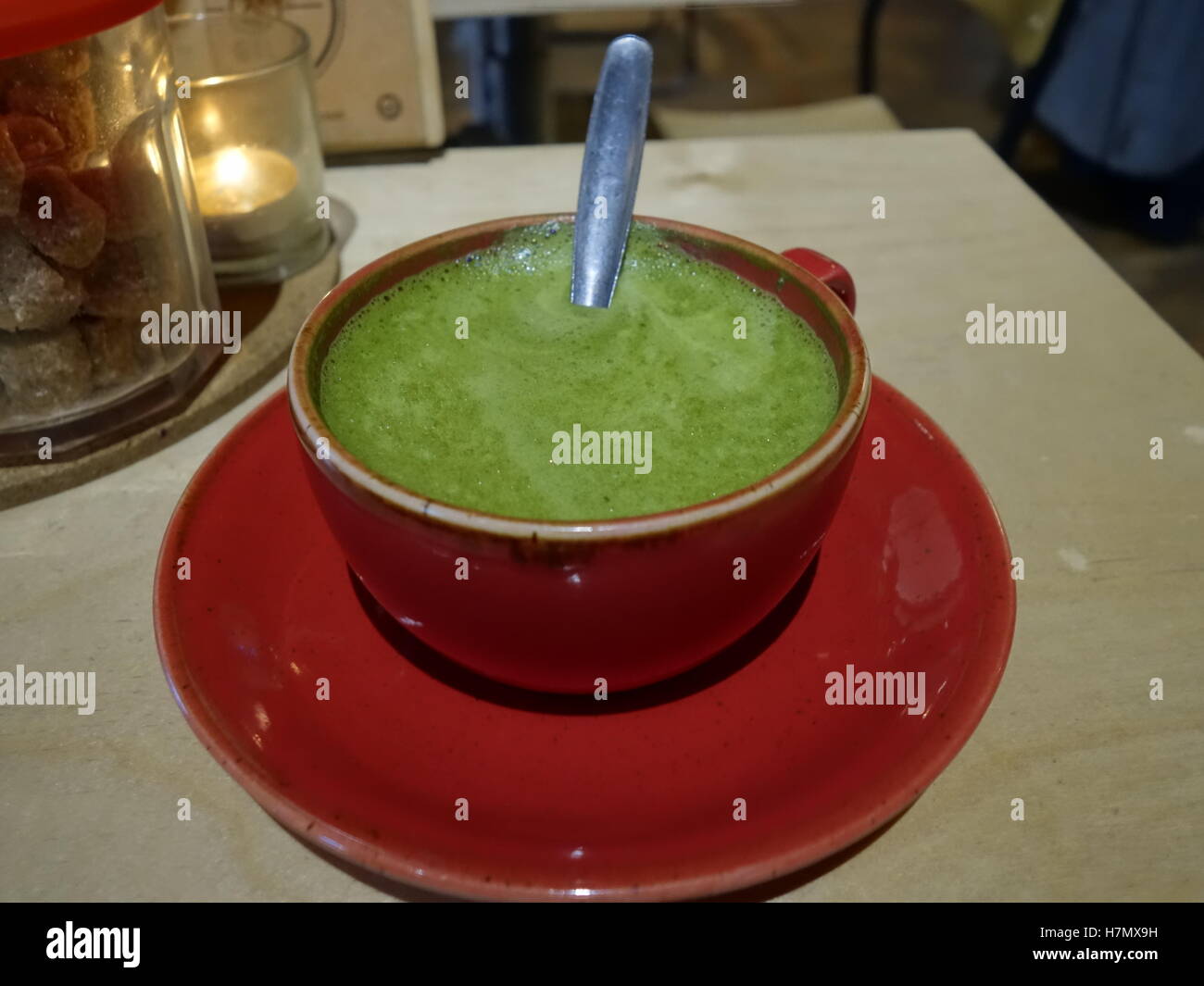 Chai und sahne -Fotos und -Bildmaterial in hoher Auflösung – Alamy Chai und sahne -Fotos und -Bildmaterial in hoher Auflösung – Alamy