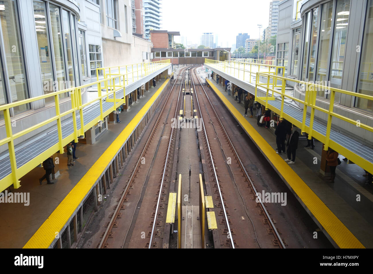 leeren Zug verfolgen Toronto u-Bahn Station davisville Stockfoto