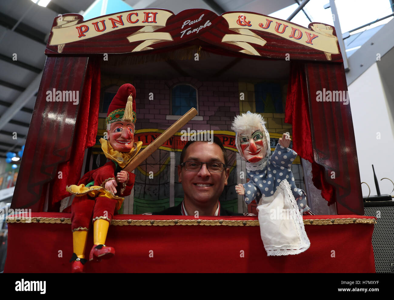 Ein Punch and Judy show bei der Eröffnung des GO im Freien lagern in Nottingham Stockfoto