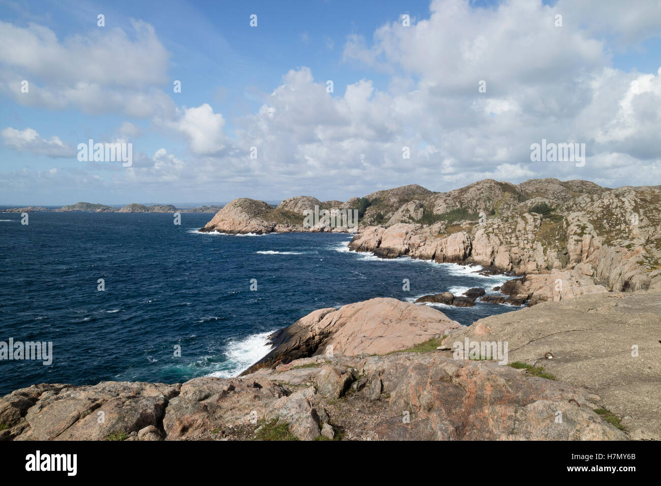 Blick auf das Meer und Felsen am Lindesnes, Norwegen Stockfoto
