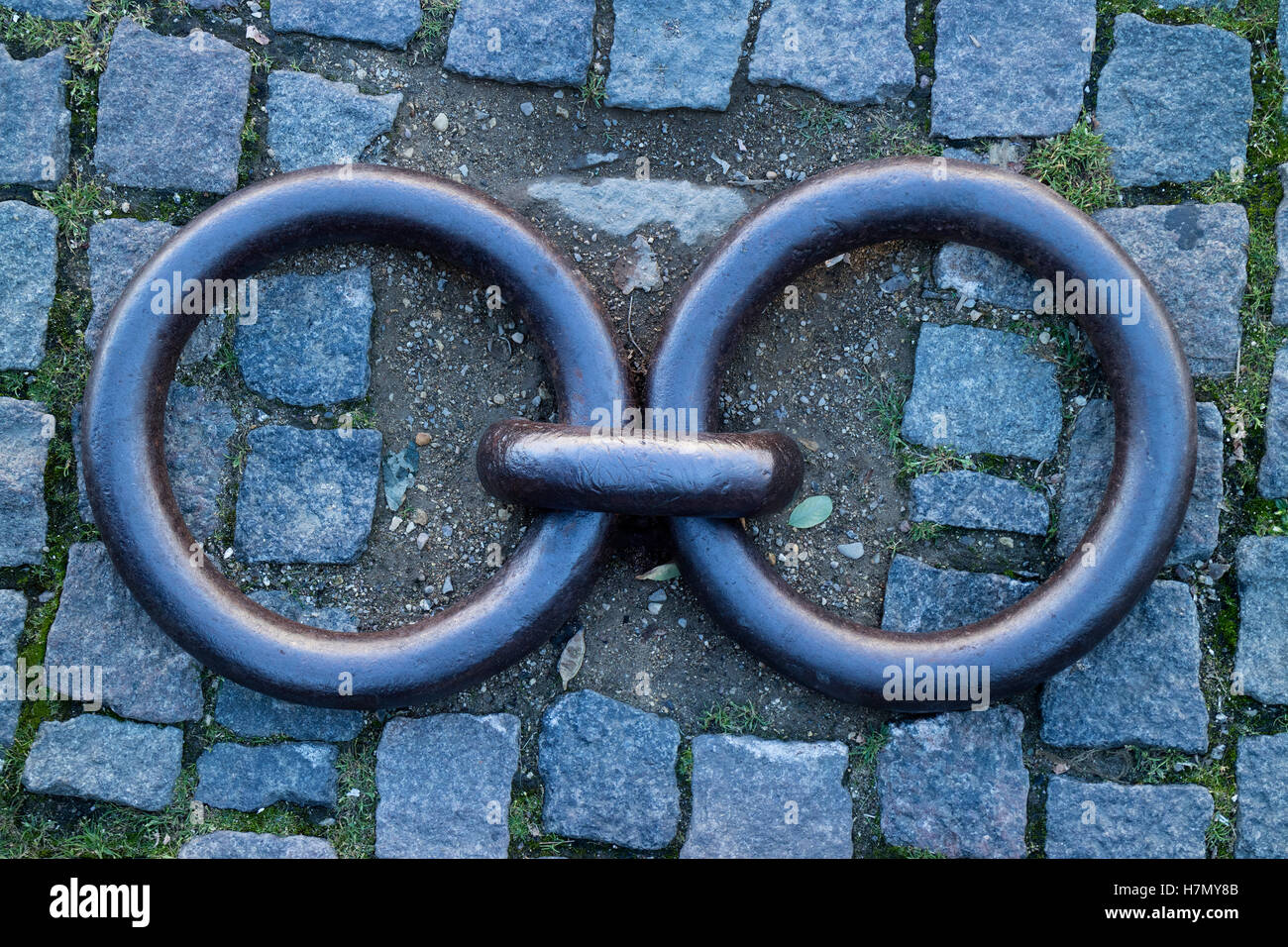 Eisen-Liegeplatz Ringe im Pflaster Stockfoto