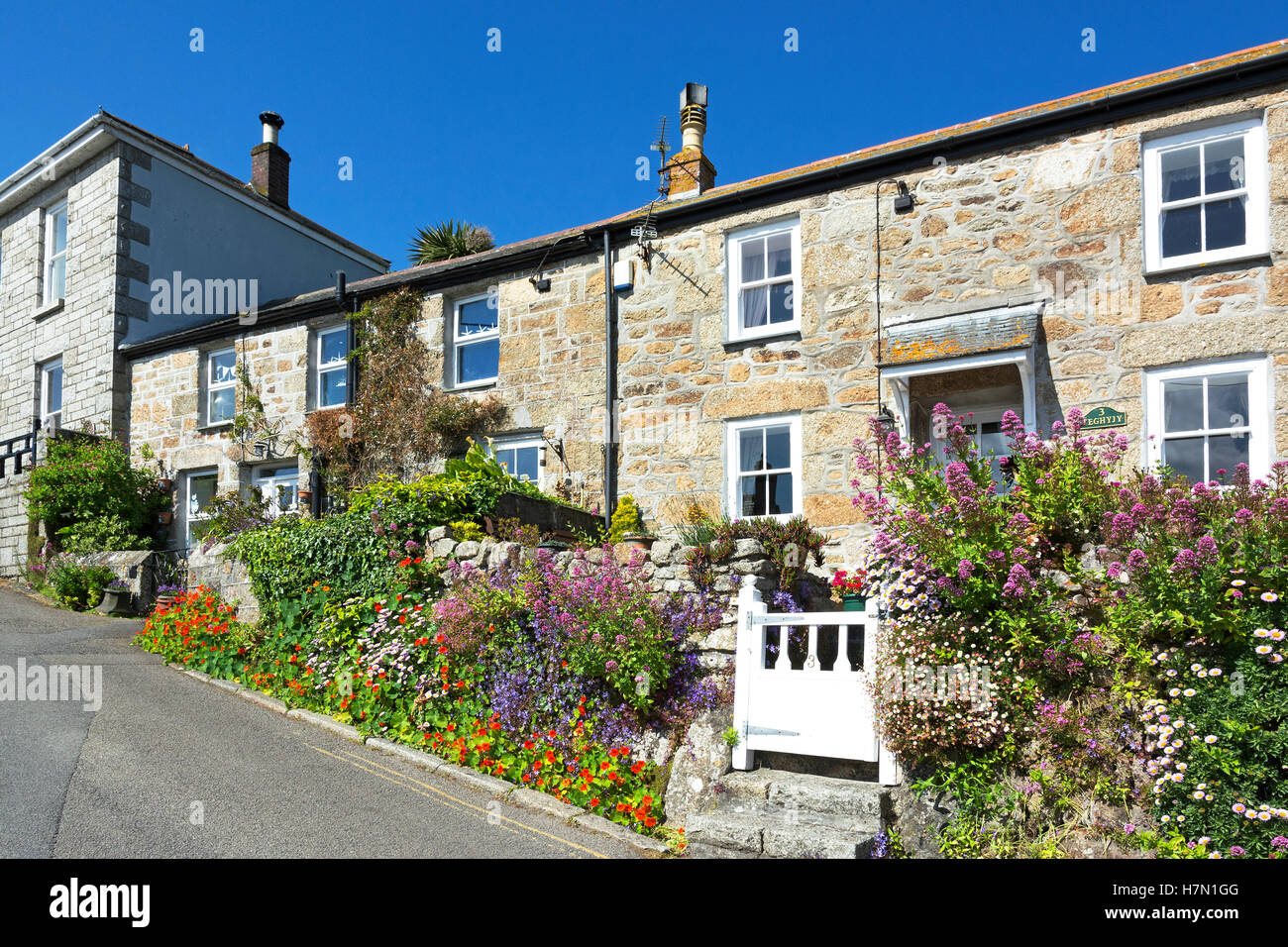 Ferienhäuser in küstennahen Dorf Mousehole, Cornwall, England, Großbritannien Stockfoto