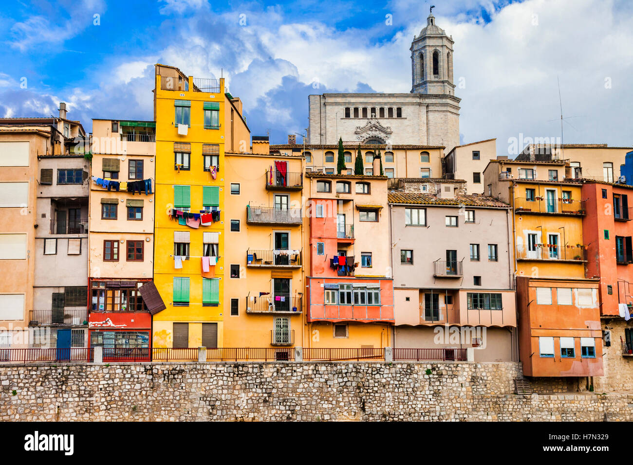 Girona - schöne bunte Stadt in Katalonien, touristische Attraktion. Spanien Stockfoto