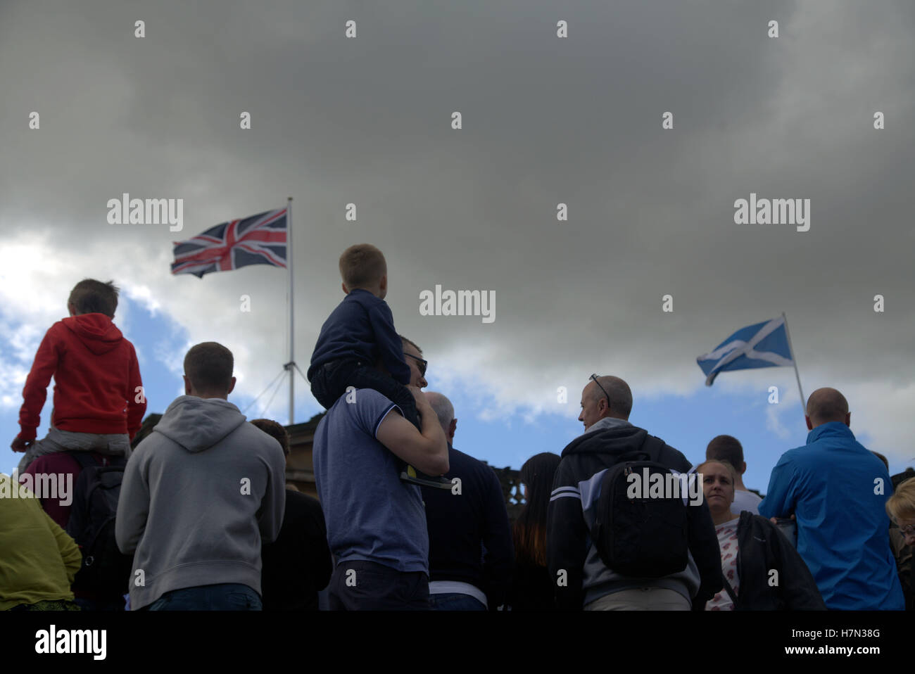 Szenen aus dem Edinburgh Festival Fringe Jungfrau gesponsert Straßenfest 2015 Edinburgh, Scotland, UK Stockfoto