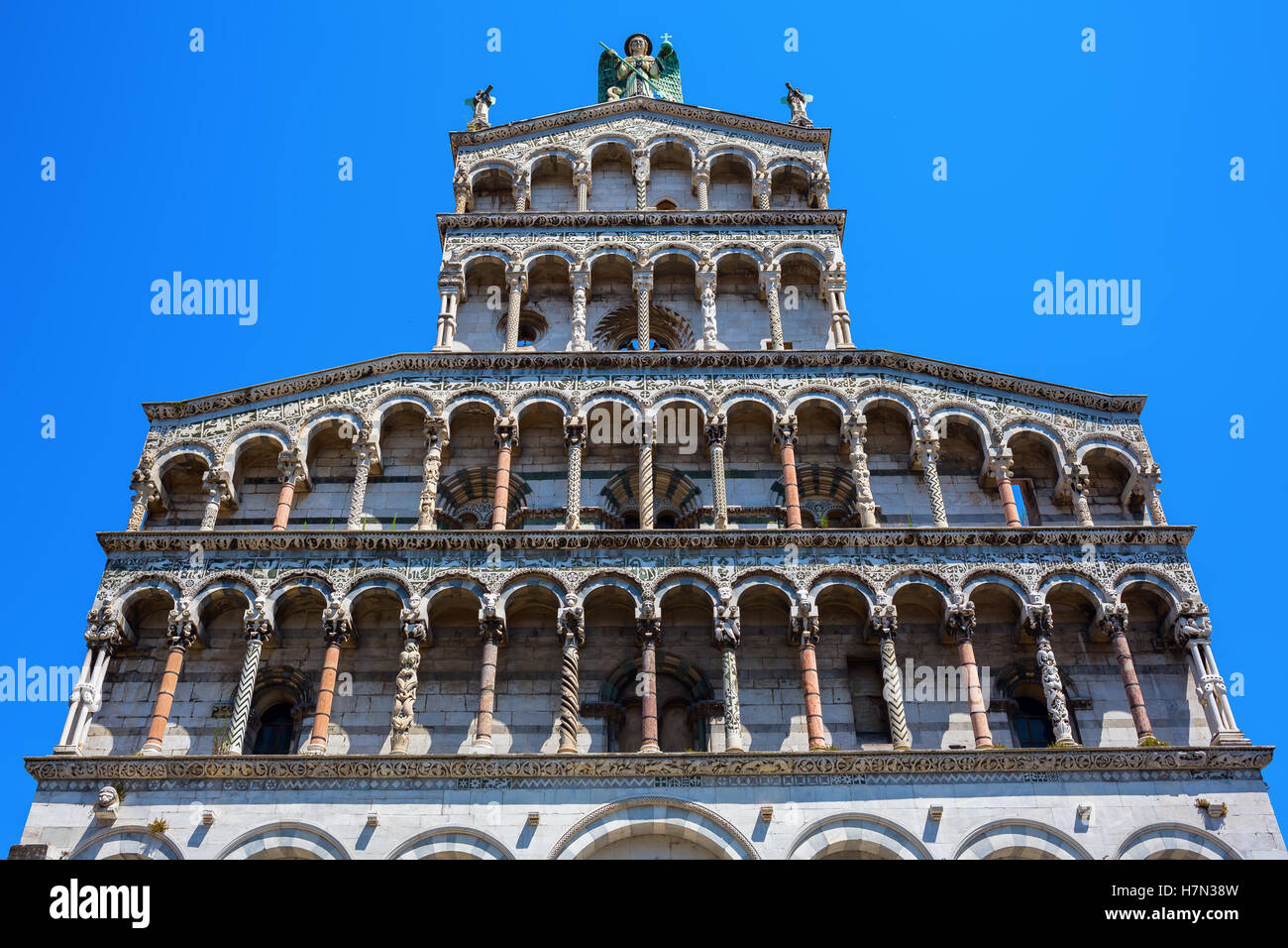 San Michele in Foro, eine römisch-katholische Basilika in Lucca, Toskana, Italien Stockfoto